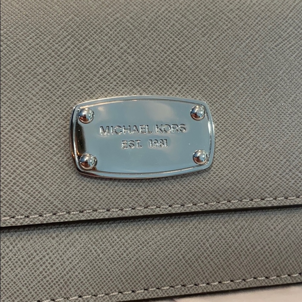 Michael Kors snap wallet - Picture 2 of 4